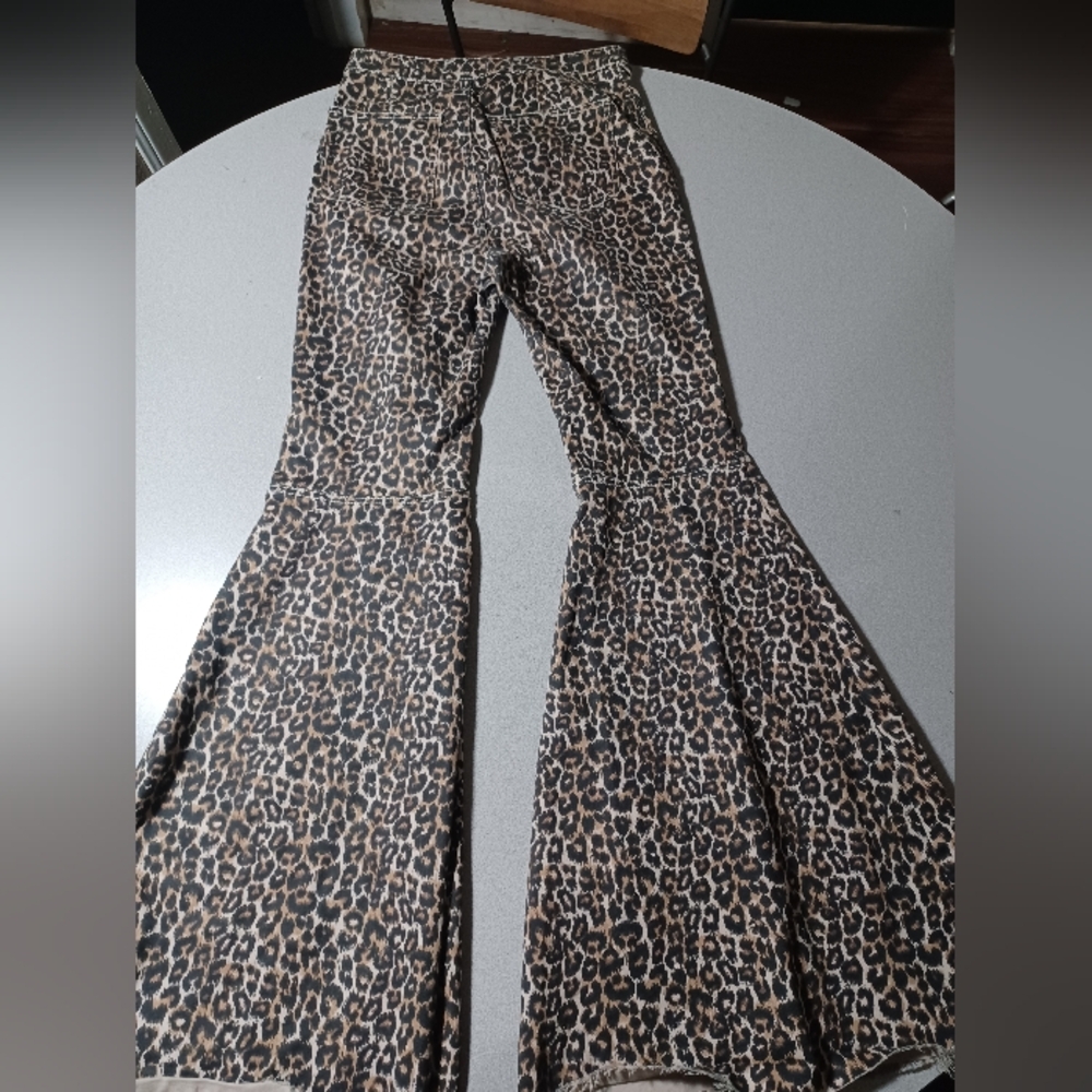 Thirty-One Leopard Print Apparel - Picture 3 of 4